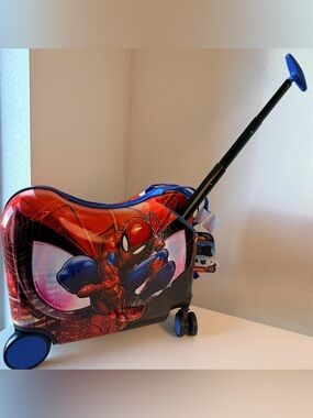 Disney Spider-Man Blue and Red Rolling Kids Ride-On Luggage